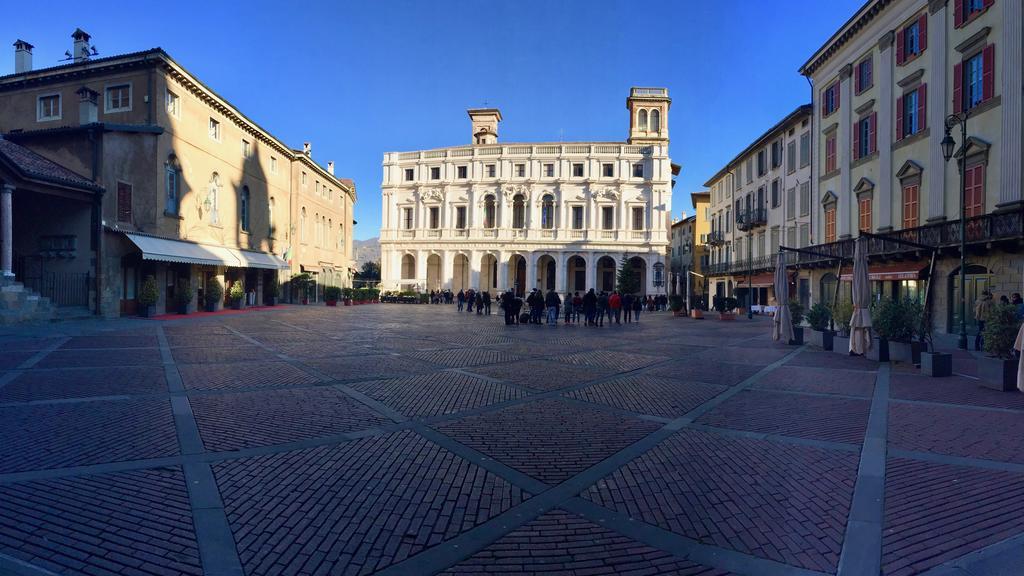 Casa Vacanze Piazza Vecchia แบร์กาโม ภายนอก รูปภาพ